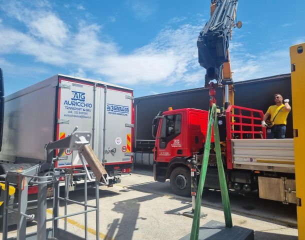 Esempio dalla galleria fotografica di ATG Auricchio Transport & Gru S.r.l.