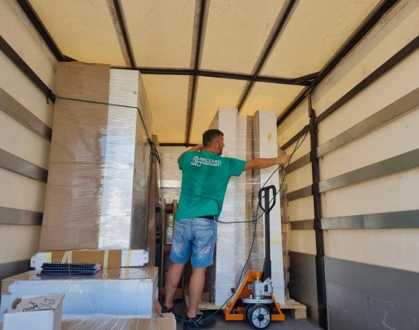 Esempio dalla galleria fotografica di ATG Auricchio Transport & Gru S.r.l.