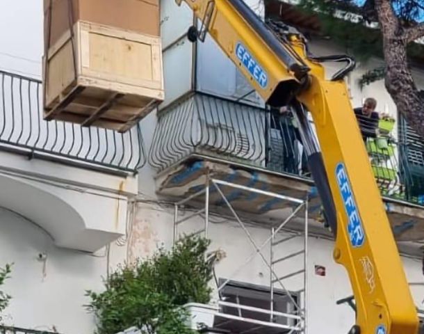 Esempio dalla galleria fotografica di ATG Auricchio Transport & Gru S.r.l.